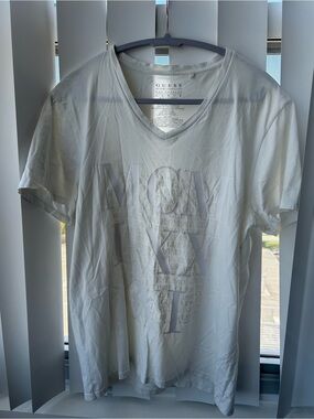 Guess Men’s White V-Neck Graphic Tee